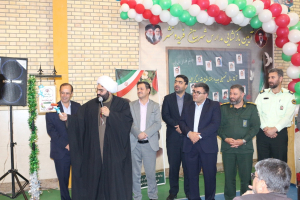 آیین بازگشایی سال تحصیلی در دبیرستان دخترانه وحدت و برگزاری خدمات بهداشتی در شهرستان فریدونشهر
