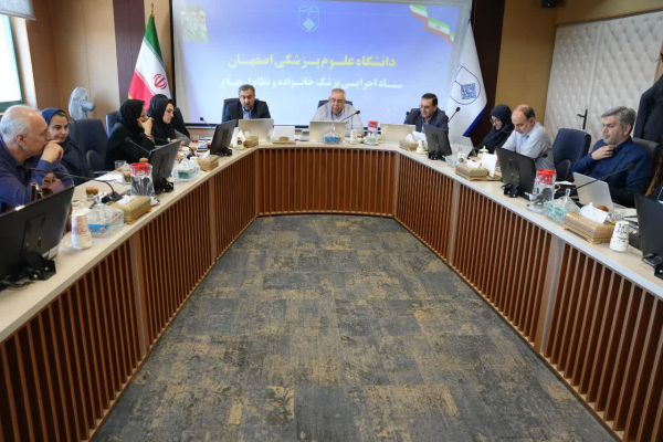 بازدید مشترک ناظران وزارت بهداشت و بیمه‌های پایه از شهرستان منتخب فلاورجان