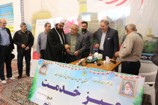 برپایی میز خدمت شبکه بهداشت و درمان شهرستان فریدونشهر به مناسبت هفته سلامت