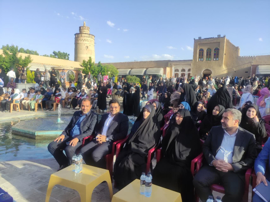 جشن بزرگ سلامت به مناسبت هفته سلامت در محل ارگ تاریخی شیخ بهایی برگزار شد.