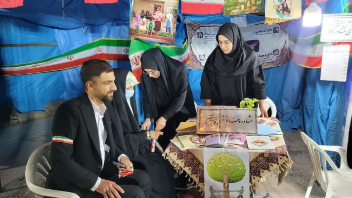  میز خدمت سلامت در میدان جمهوری؛ تسهیل ازدواج و تشویق به فرزندآوری با مشارکت مرکز سلامت جامی و حوزه بسیج 