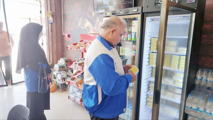 بازدید معاون فنی مرکز بهداشت استان، از مراکز حساس غذایی و مجتمع های خدماتی زاینده رود در لنجان
