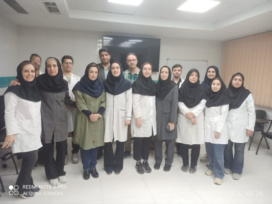 بازدید رئیس  گروه امور آزمایشگاه های مرکز بهداشت استان  از آزمایشگاه بیماریهای رفتاری مرکز خدمات جامع سلامت نواب صفوی
