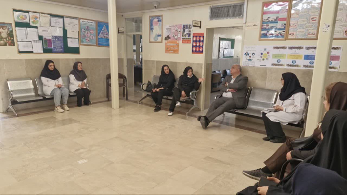 پایش میدانی روند اجرای طرح پزشکی خانواده در مرکز خدمات جامع سلامت زازران با حضور معاون فنی مرکز بهداشت استان