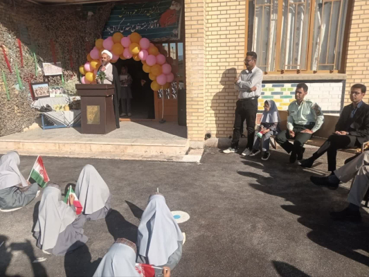 آیین بازگشایی مدارس شهرستان دهاقان با حضور مسئولان شبکه بهداشت