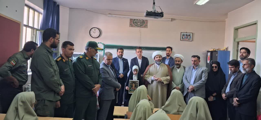 حضور مسئولان شبکه بهداشت در آیین بازگشایی مدارس و تأکید بر ارتقای سلامت دانش‌آموزان در جرقویه هم‌زمان با آغاز سال تحصیلی و بزرگداشت ایام دفاع مقدس