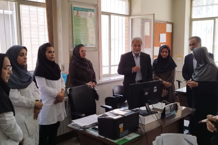 بازدید مدیرکل دفتر مدیریت بیماری‌های غیرواگیر وزارت بهداشت از روند غربالگری سرطان در مرکز پزوه