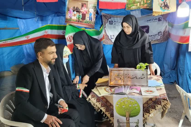  میز خدمت سلامت در میدان جمهوری؛ تسهیل ازدواج و تشویق به فرزندآوری با مشارکت مرکز سلامت جامی و حوزه بسیج 