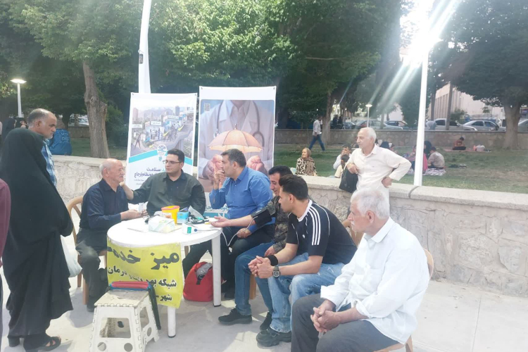 برپایی میز خدمت توسط واحد مبارزه با بیماریها در خصوص پزشکی خانواده و نظام ارجاع شهرستان فلاورجان