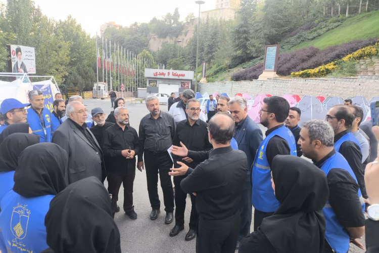 بازدید معاون استاندار اصفهان در معیت رئیس دانشگاه علوم پزشکی اصفهان، از ایستگاه‌های سلامت مستقر در مسیر جایگاه اسکان شرکت کنندگان در مراسم
