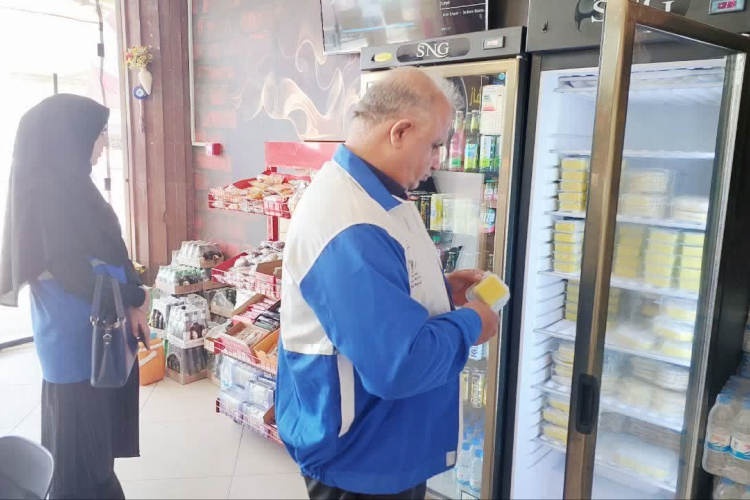 بازدید معاون فنی مرکز بهداشت استان، از مراکز حساس غذایی و مجتمع های خدماتی زاینده رود در لنجان