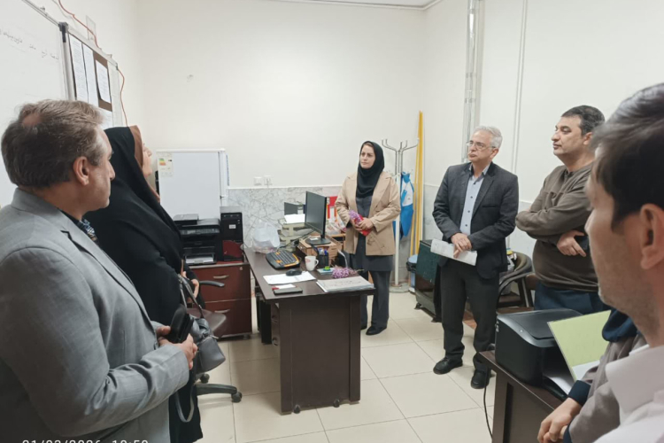  بازدید کارشناس مدیریت خطر بلایا حوادث و پدافند غیر عامل و کارشناس بهداشت محیط مرکز بهداشت استان از شبکه  بهداشت و درمان شهرستان خمینی شهر
