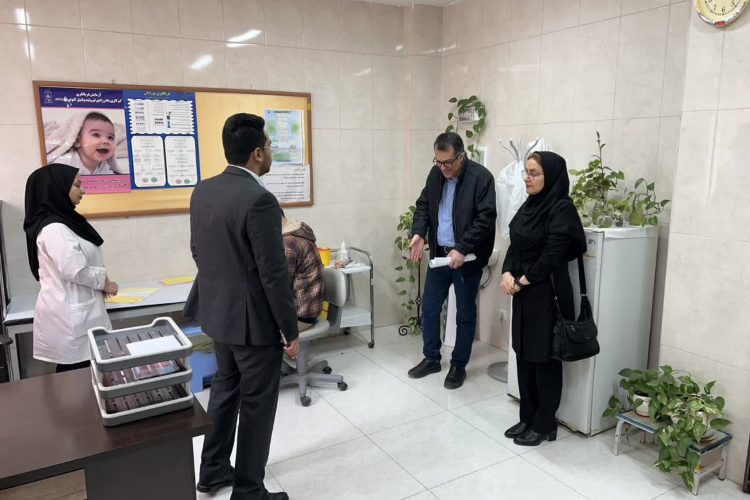 بازدید تیم مرکز بهداشت استان از مرکز شبانه روزی و مرکز منتخب بحران شهرستان 