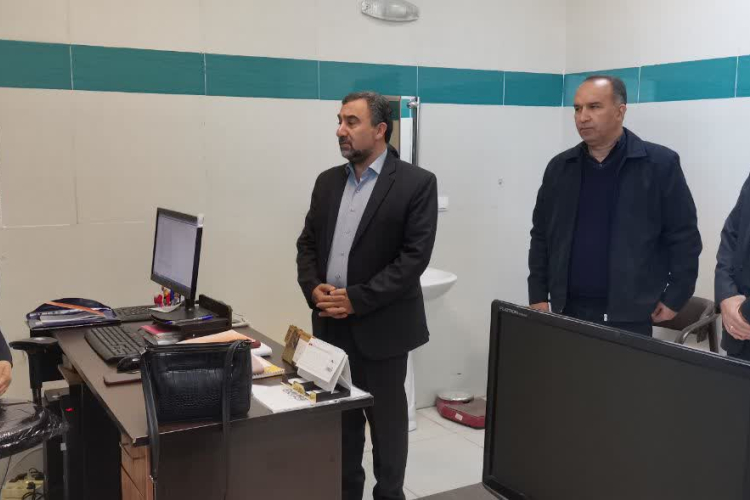 بازدید معاون بهداشت دانشگاه و رئیس مرکز بهداشت استان از شبکه بهداشت‌ و‌ درمان شهرستان نجف آباد و واحدهای ارائه دهنده خدمت