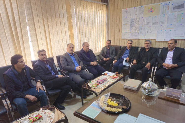  بازدید مدیر گروه توسعه شبکه مرکز بهداشت استان از روند ارائه خدمات بهداشتی درمانی در شبکه بهداشت و درمان شهرستان اردستان 