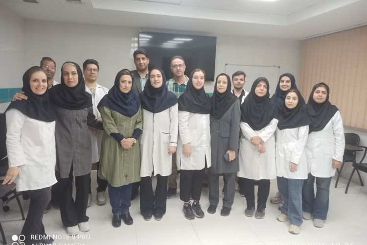 بازدید رئیس  گروه امور آزمایشگاه های مرکز بهداشت استان  از آزمایشگاه بیماریهای رفتاری مرکز خدمات جامع سلامت نواب صفوی