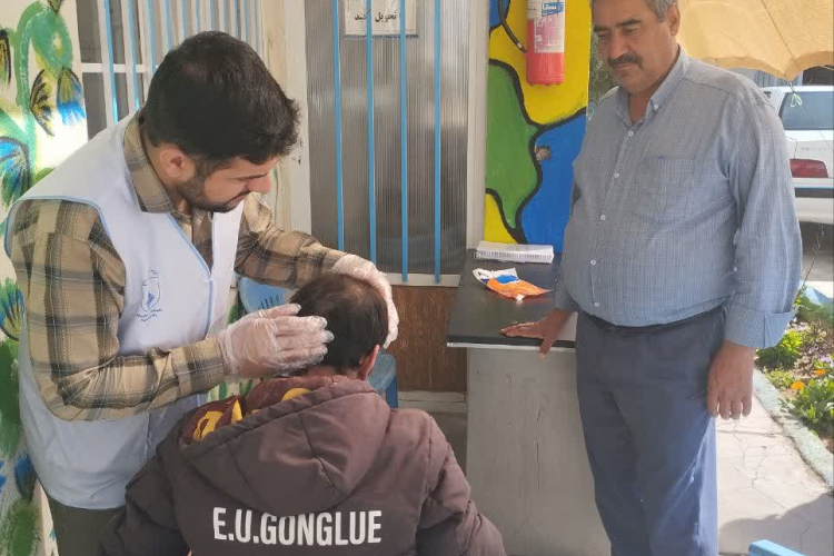 برگزاری دوره آموزش بهداشت فردی و غربالگری پدیکلوز در کمپ اعتیاد توسط تیم غربالگری شبکه  بهداشت و درمان شهرستان برخوار