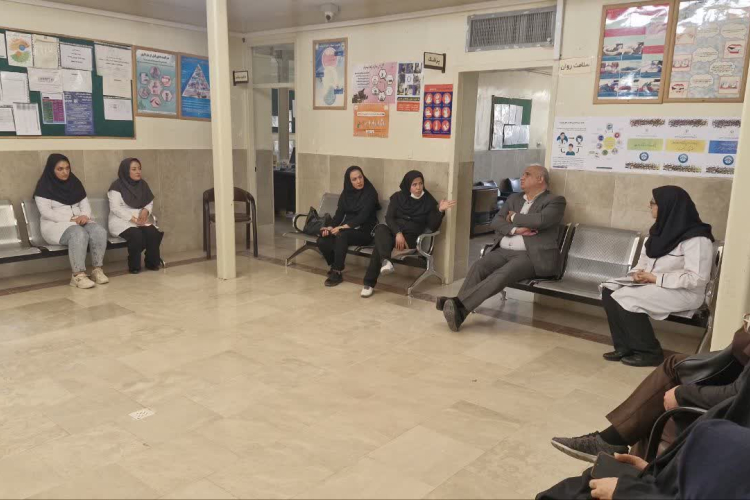 پایش میدانی روند اجرای طرح پزشکی خانواده در مرکز خدمات جامع سلامت زازران با حضور معاون فنی مرکز بهداشت استان