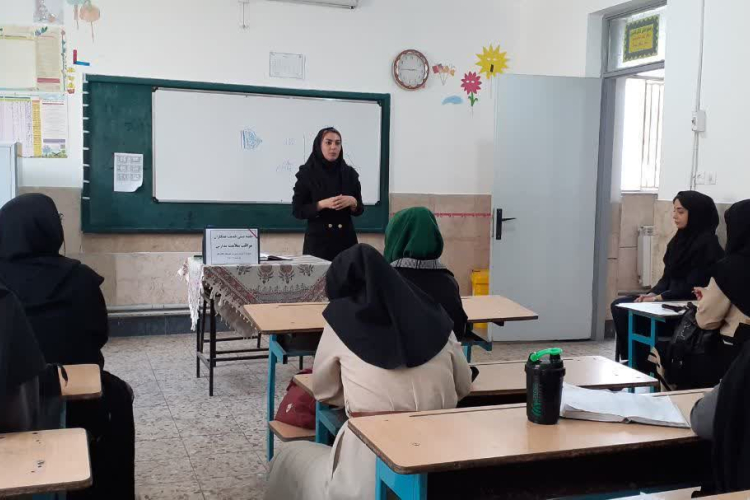 برگزاری جلسه آموزشی مربیان سلامت مدارس فلاورجان در راستای اجرای برنامه پزشکی خانواده و نظام ارجاع