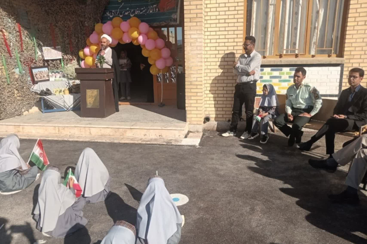 آیین بازگشایی مدارس شهرستان دهاقان با حضور مسئولان شبکه بهداشت